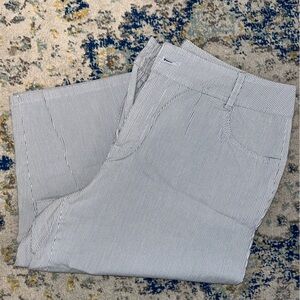 Women’s Striped Capri Pants